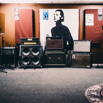 Integrate clicks-and-mortar methodologies